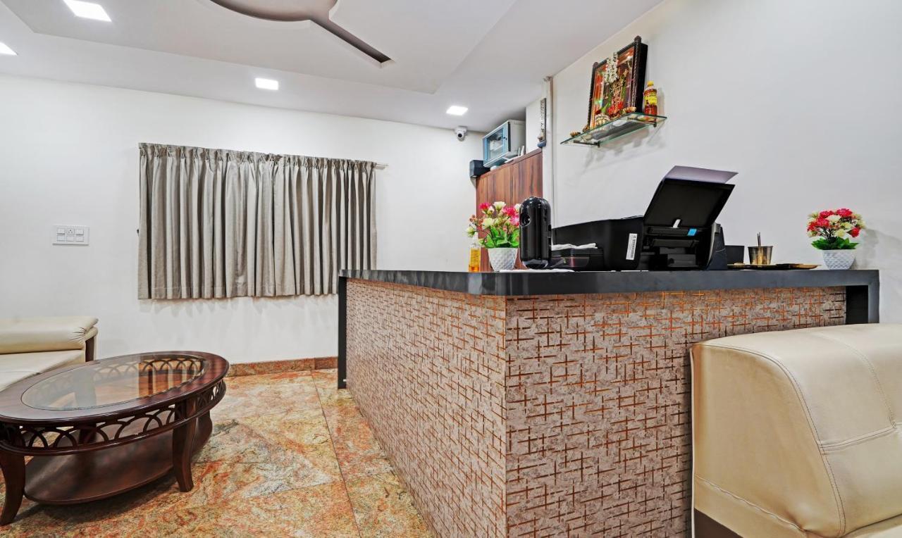 J C Comforts Hotel Bangalore Buitenkant foto