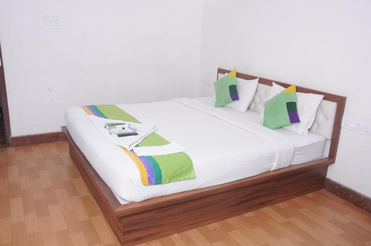 J C Comforts Hotel Bangalore Buitenkant foto