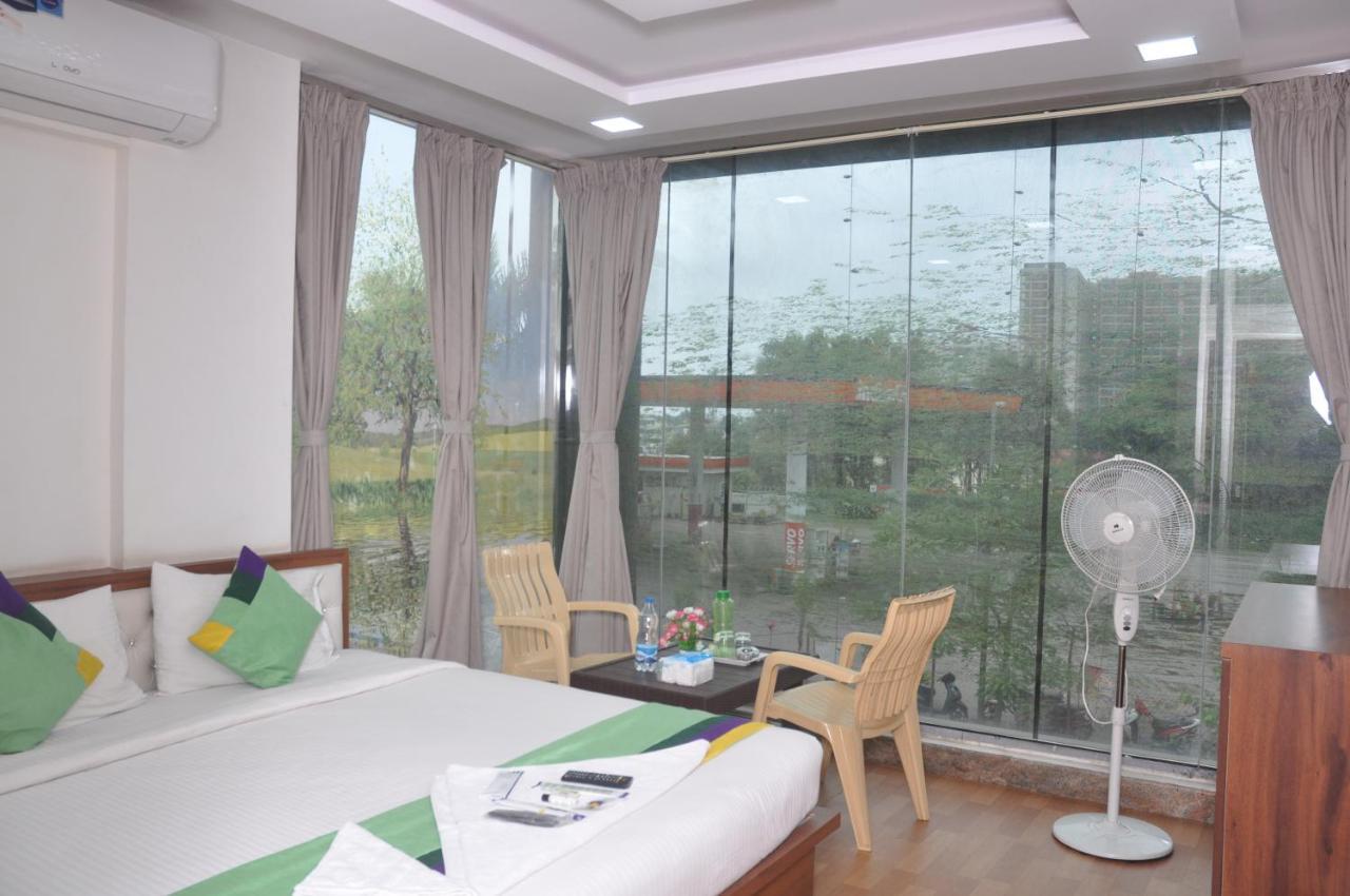 J C Comforts Hotel Bangalore Buitenkant foto