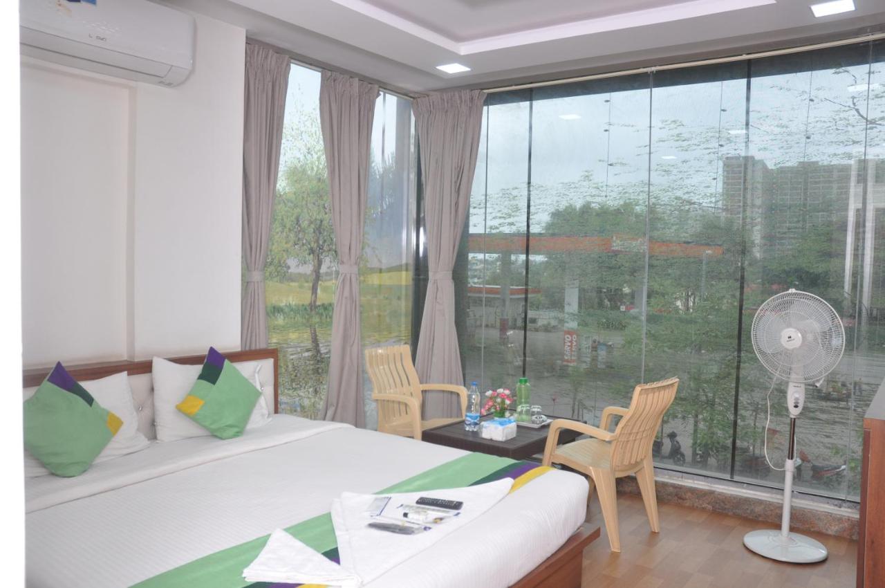 J C Comforts Hotel Bangalore Buitenkant foto