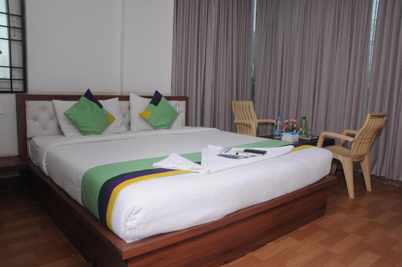 J C Comforts Hotel Bangalore Buitenkant foto
